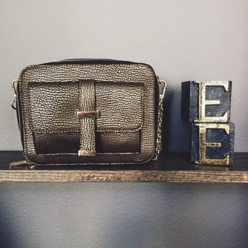 ⚠️$20⚠️  Melie Bianco CROSSBODY VEGAN LEATHER bag